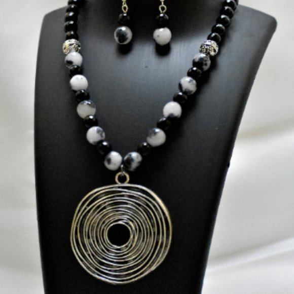Silver Pendant Necklace With Agate Beads Earrings - Picture 1 of 2